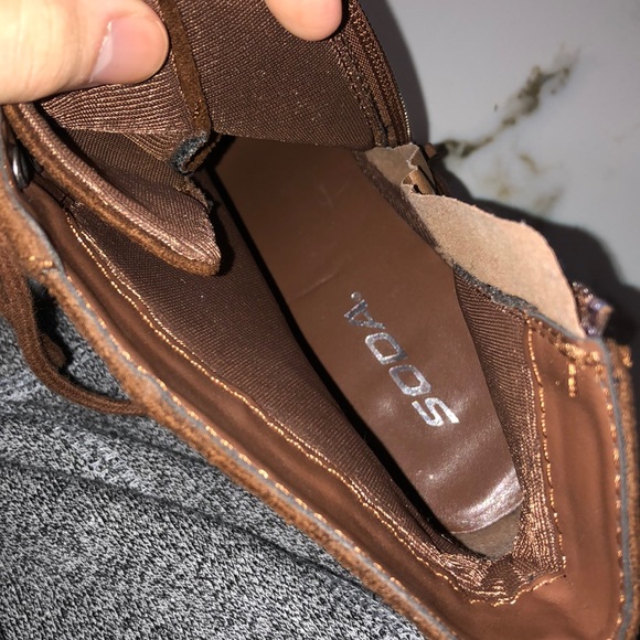 🌟2 for 35$🌟 Adorable brown heeled booties - Picture 4 of 5